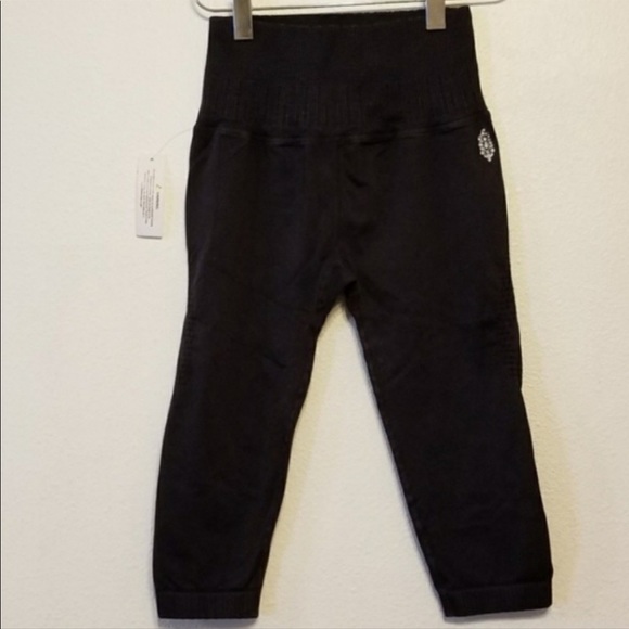 Free People Movement Good Karma/Shanti capris - Picture 10 of 15